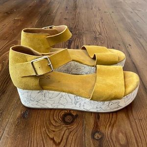 ISO! Will pay original price ($85) for this pair of shoes in decent condition W7